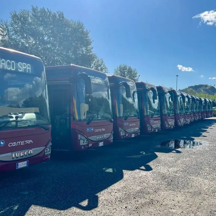 Stop alle corse dei bus Amaco, il coordinamento dei comitati di quartiere: «In gioco c’è il diritto alla mobilità di migliaia di persone»\n