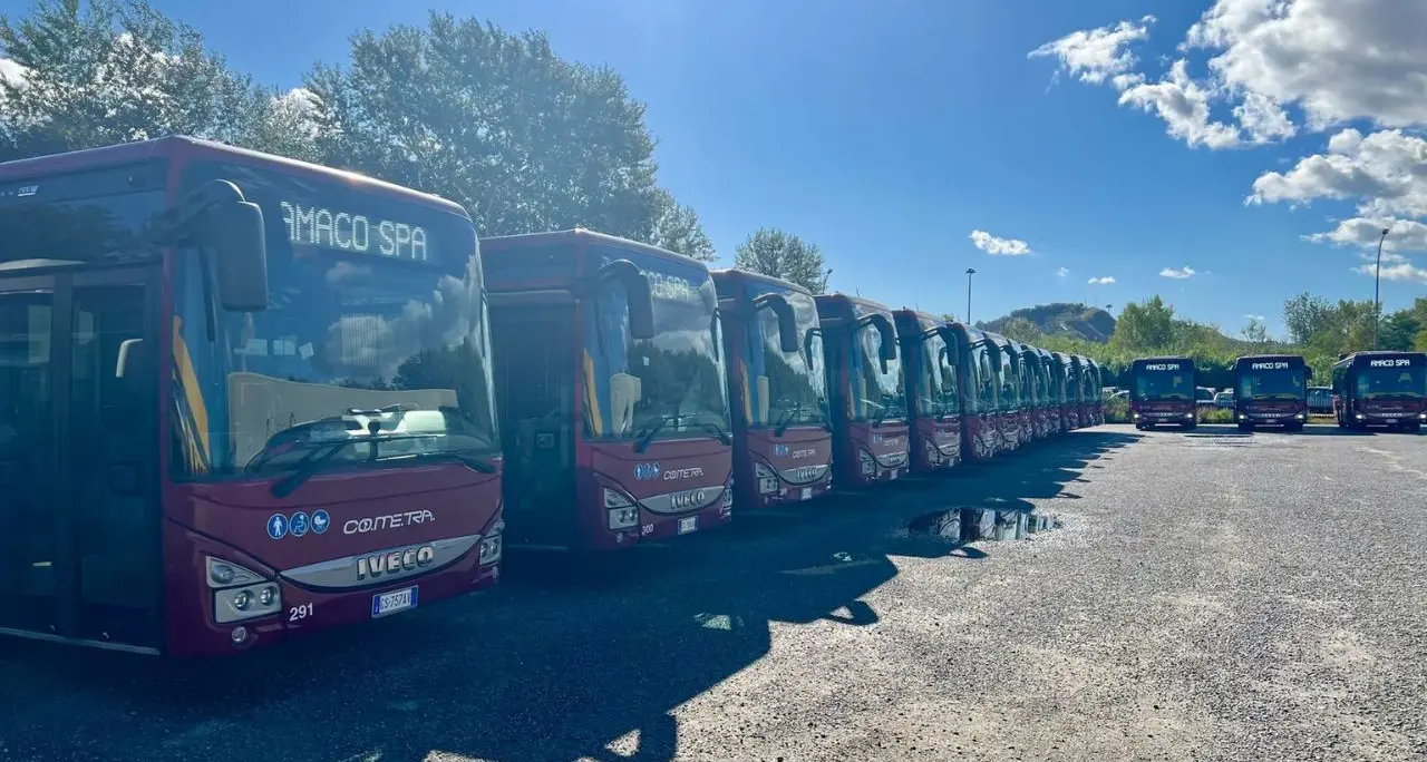 Stop alle corse dei bus Amaco, il coordinamento dei comitati di quartiere: «In gioco c’è il diritto alla mobilità di migliaia di persone»\n