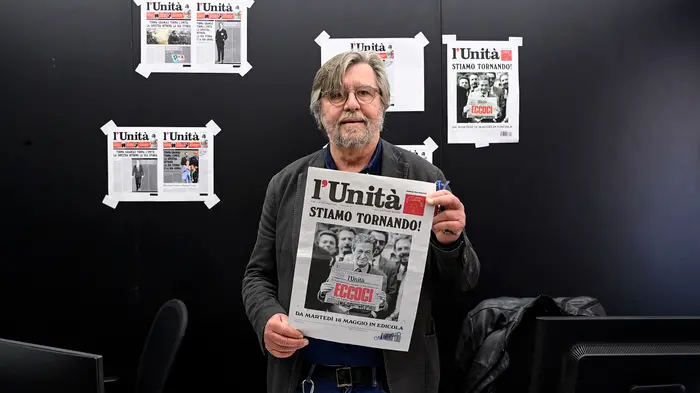 Il direttore Piero Sansonetti durante la presentazione della nuova edizione de l\\u2019Unit\\u00E0 nella redazione a Roma, 15 maggio 2023. ANSA/RICCARDO ANTIMIANI , ANSA