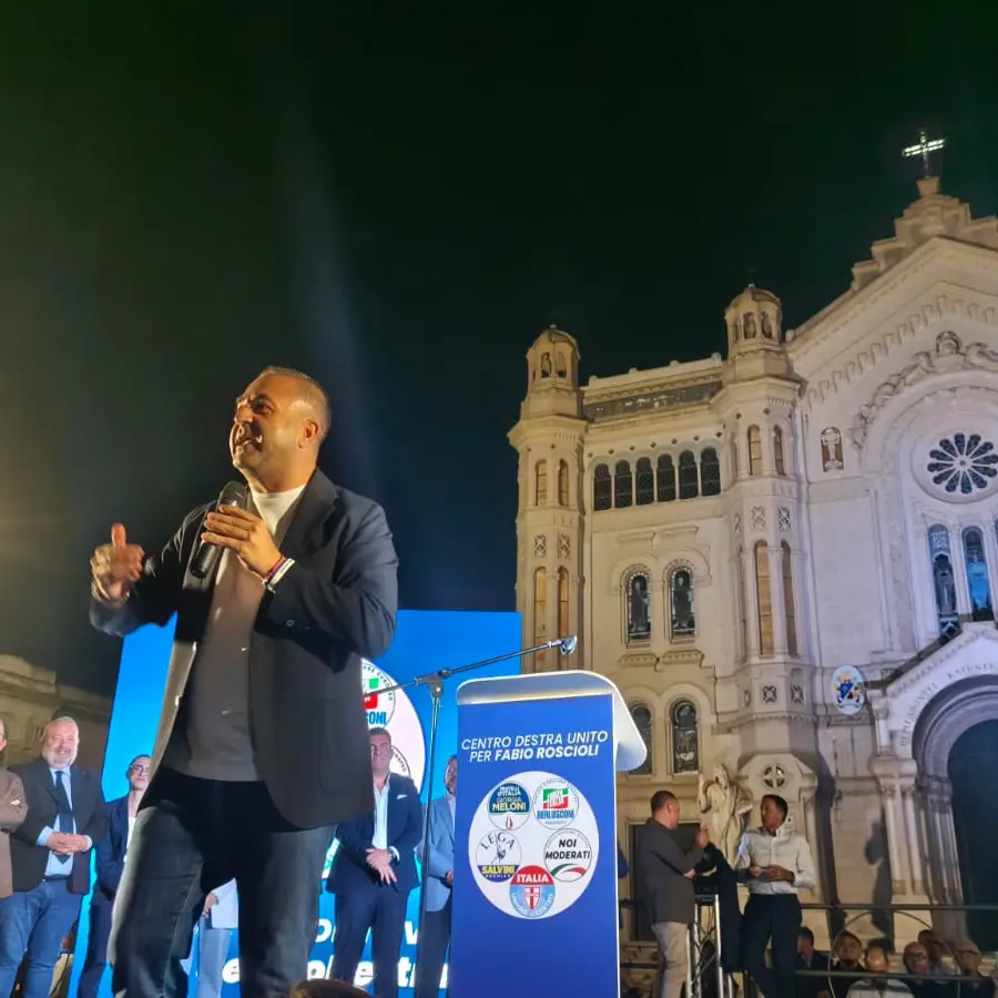 A piazza Duomo non solo un comizio: tra strategie sbagliate identità e annunci, il ciclone Cannizzaro travolge gli avversari\n