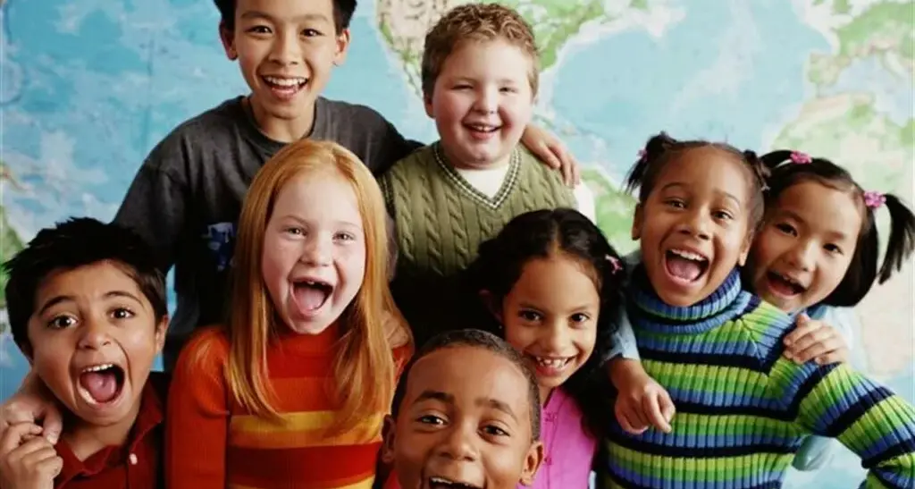 «Via i figli a chi non impara l’italiano»: la norma che fa discutere, poi interviene Mattarella e cambia tutto\n