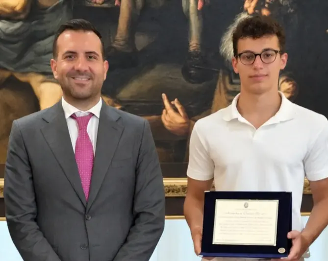 Un reggino alle Olimpiadi internazionali di Astronomia, Cirillo: «Forza Davide, tutta la Calabria fa il tifo per te»\n