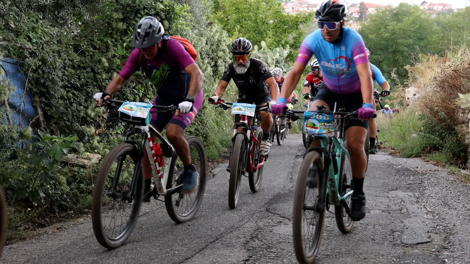 Inaugurato il nuovo Bike Tour tra la Costa degli Dei e l’altopiano del Poro: il racconto a LaC Storie\n
