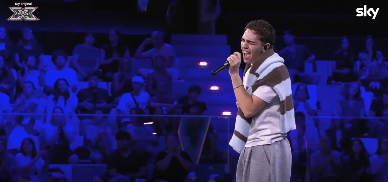 Dal chiosco di Verzino al palco di X Factor: Vito Damiano conquista quattro sì e la standing ovation\n