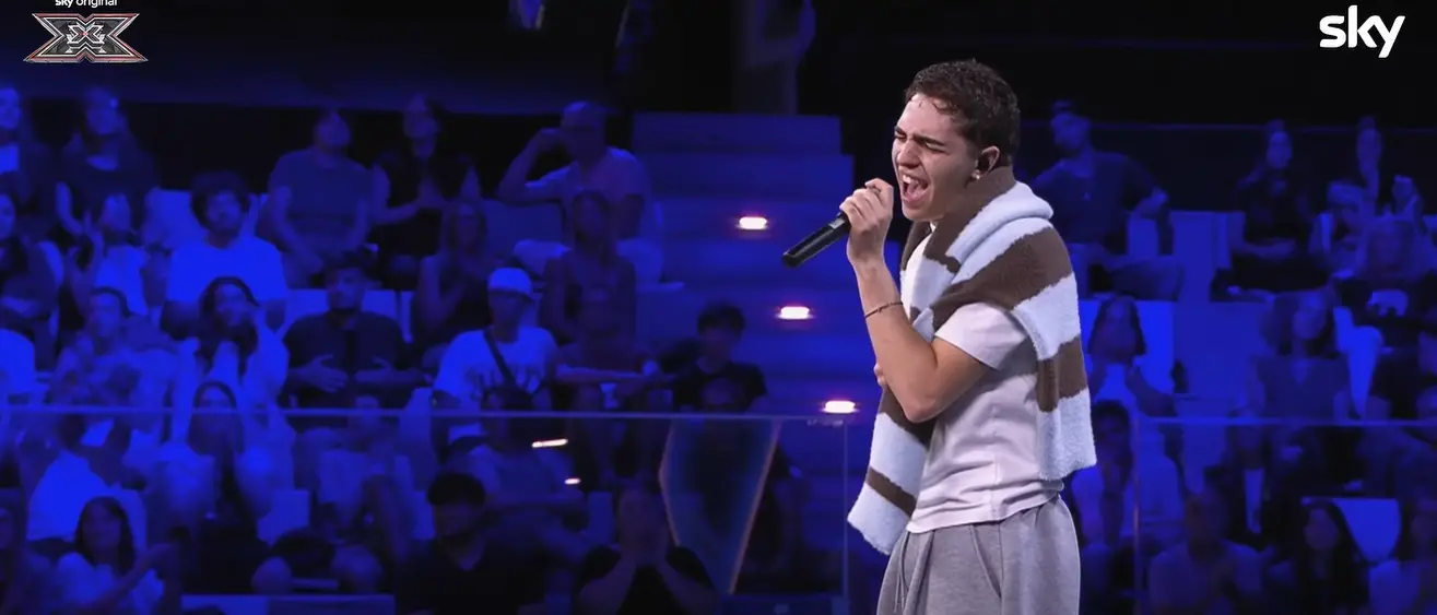 Dal chiosco di Verzino al palco di X Factor: Vito Damiano conquista quattro sì e la standing ovation\n