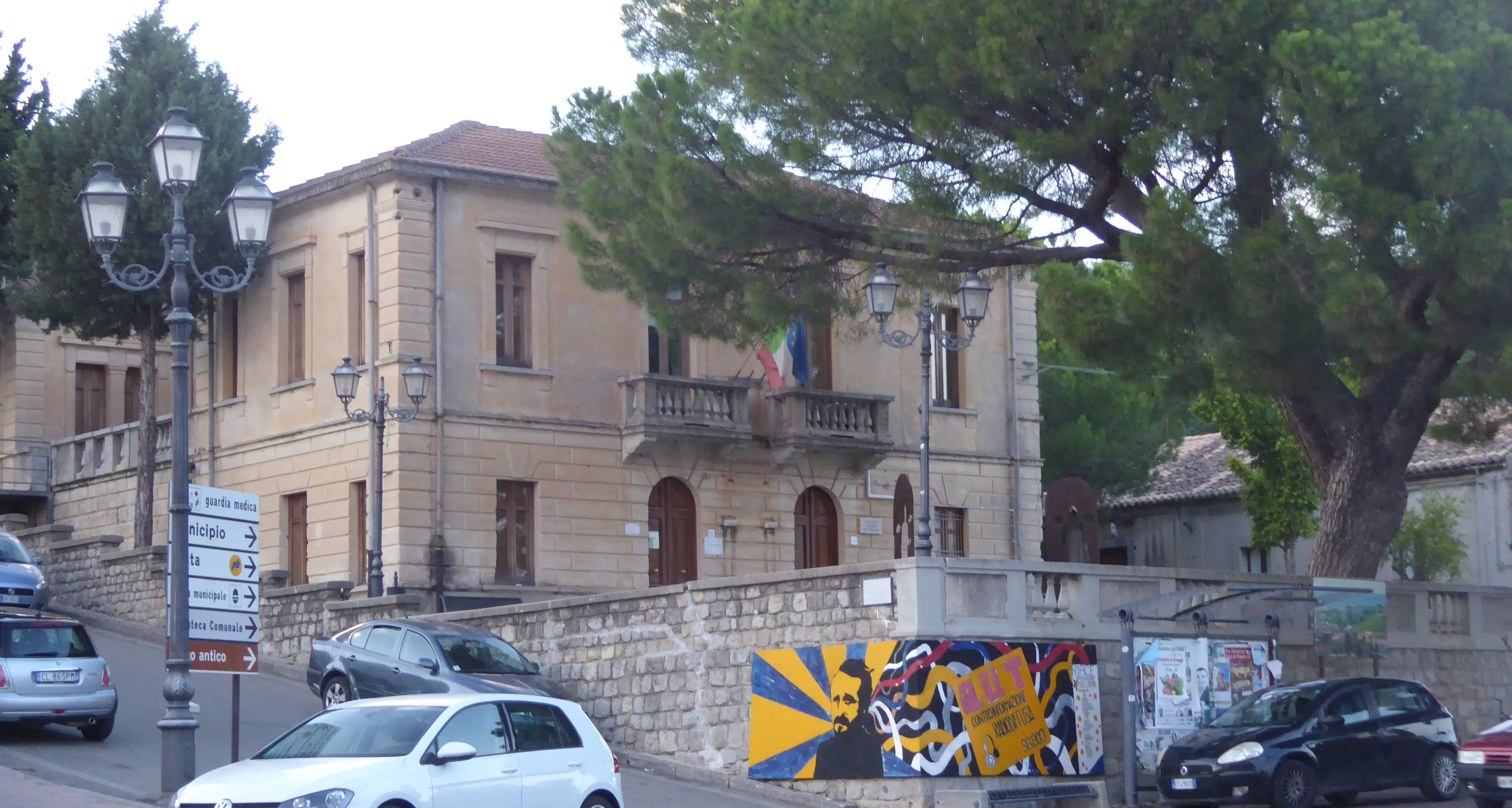 Riace, bilancio fuori controllo con oltre 3 milioni di debiti: il Commissario invia gli atti al Prefetto\n