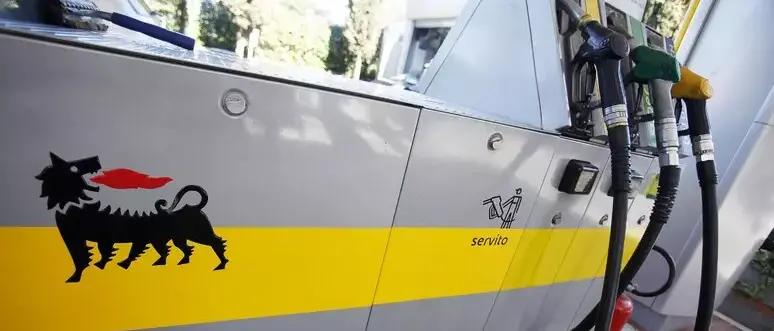 Caro carburanti, Eni mette un tetto ai prezzi: diesel massimo a 2,19 euro e benzina a 1,99\n