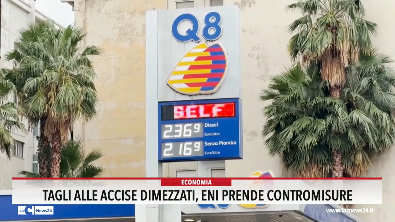 Tagli alle accise dimezzati, Eni prende contromisure