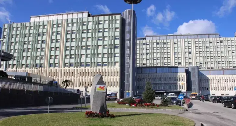 Messina, donna getta acido contro il suo avvocato: ustioni sul 20% del corpo ma non sarebbe in pericolo di vita\n