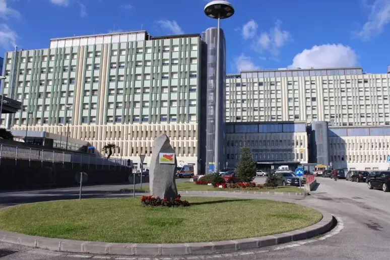 Messina, donna getta acido contro il suo avvocato: ustioni sul 20% del corpo ma non sarebbe in pericolo di vita\n