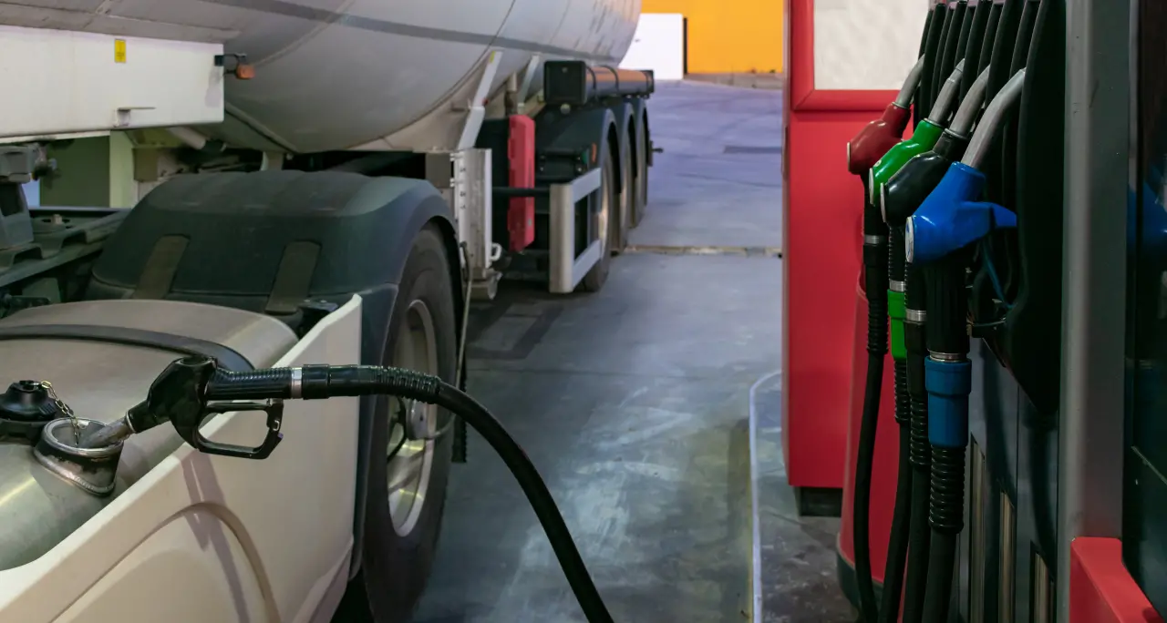 Caro carburanti, Confapi Trasporti: «Aziende al collasso, pronti a fermare i mezzi»\n