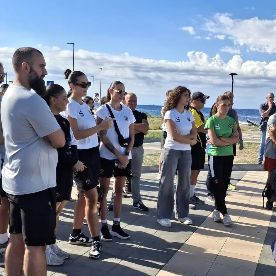 Le atlete della Puliservice Volley Reggio Calabria si “chinano” per l’ambiente: in scena per il Plastic Free al Parco Lineare Sud\n\u00A0\n