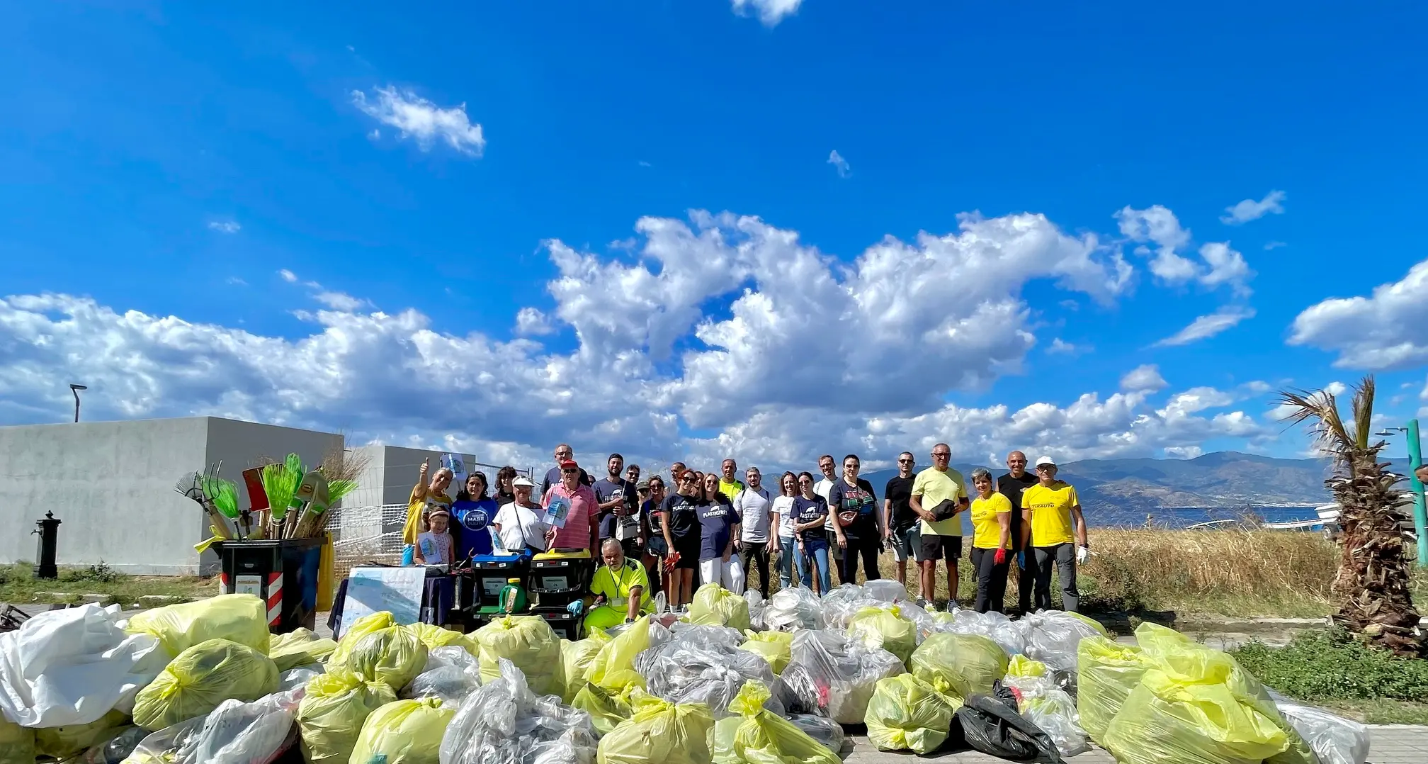 Plastic Free Sea & Rivers, a Reggio\u00A0rimosse due tonnellate di rifiuti dal Parco Lineare Sud\n