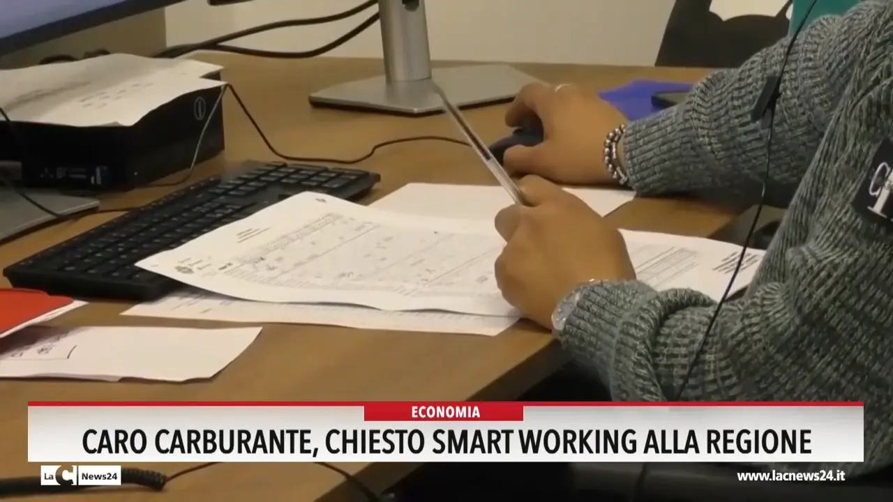 Caro carburante, chiesto smart working alla Regione