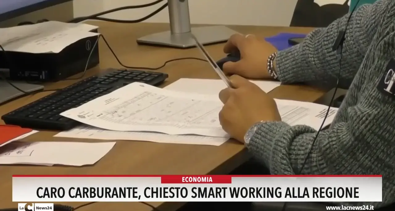 Caro carburante, chiesto smart working alla Regione