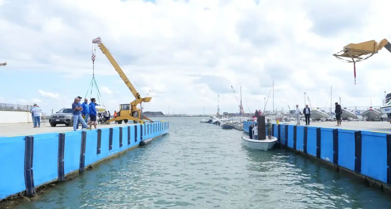 Porto di Corigliano, inaugurati i servizi per la marineria: alaggio, carburante e spazio per il diporto\n
