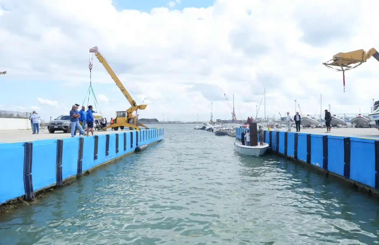 Porto di Corigliano, inaugurati i servizi per la marineria: alaggio, carburante e spazio per il diporto\n