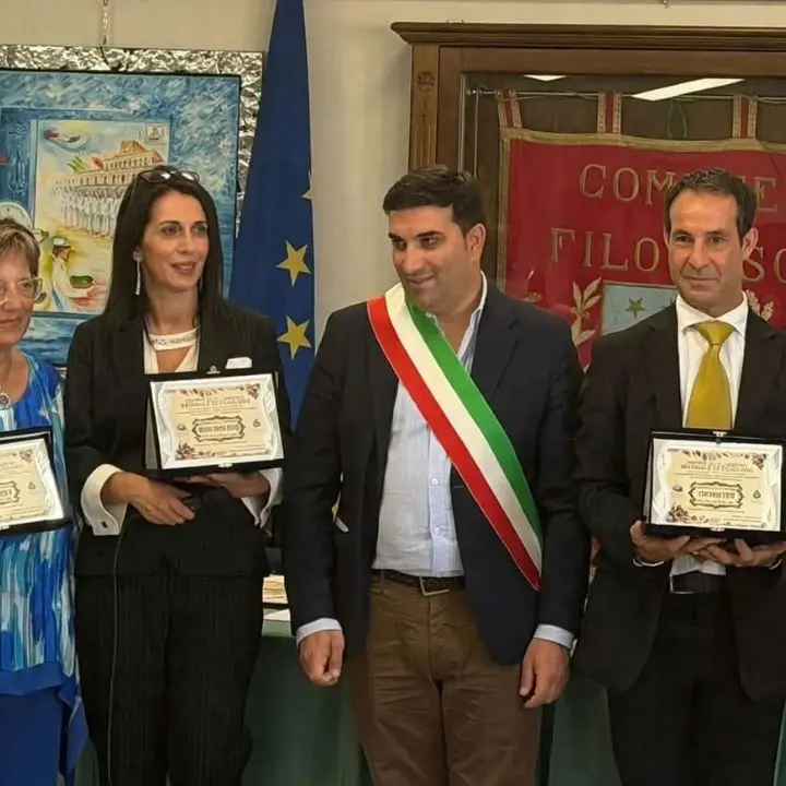 Filogaso, successo per la prima Biennale di Arte e Poesia: il borgo si trasforma nel presidio della bellezza e della pace\n