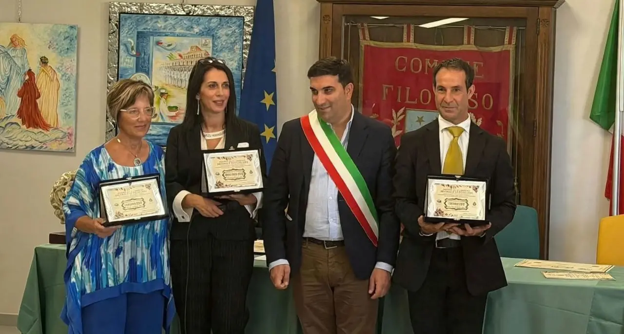 Filogaso, successo per la prima Biennale di Arte e Poesia: il borgo si trasforma nel presidio della bellezza e della pace\n