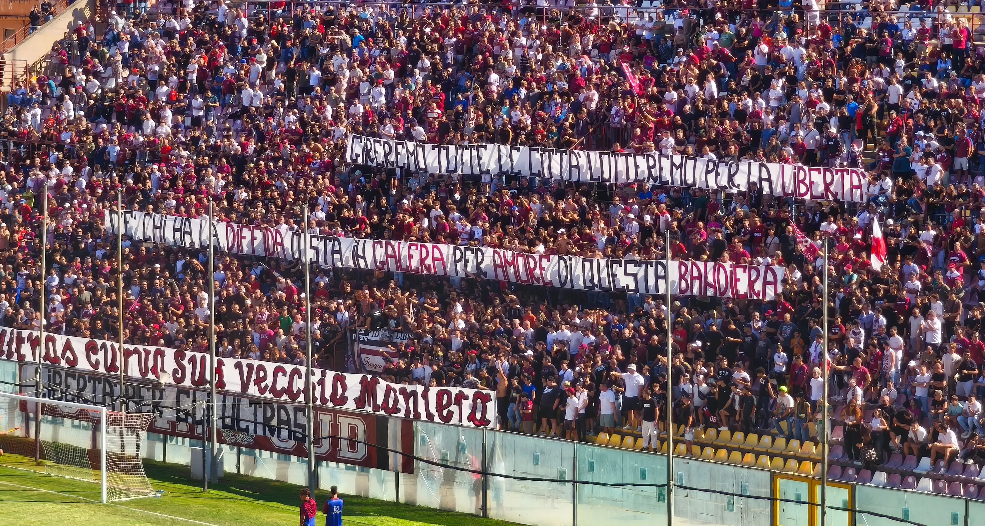 <p>Toscano e Alma piegano la Nuova Igea, la Reggina si gode la vetta davanti al patron Lotito: finale 2-0</p>