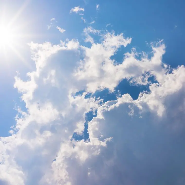 Settimana con tempo stabile ma temperature sotto la media, possibili piogge solo in montagna