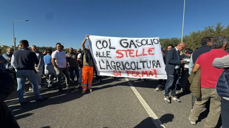 Caro carburanti, agricoltori in protesta a Firmo