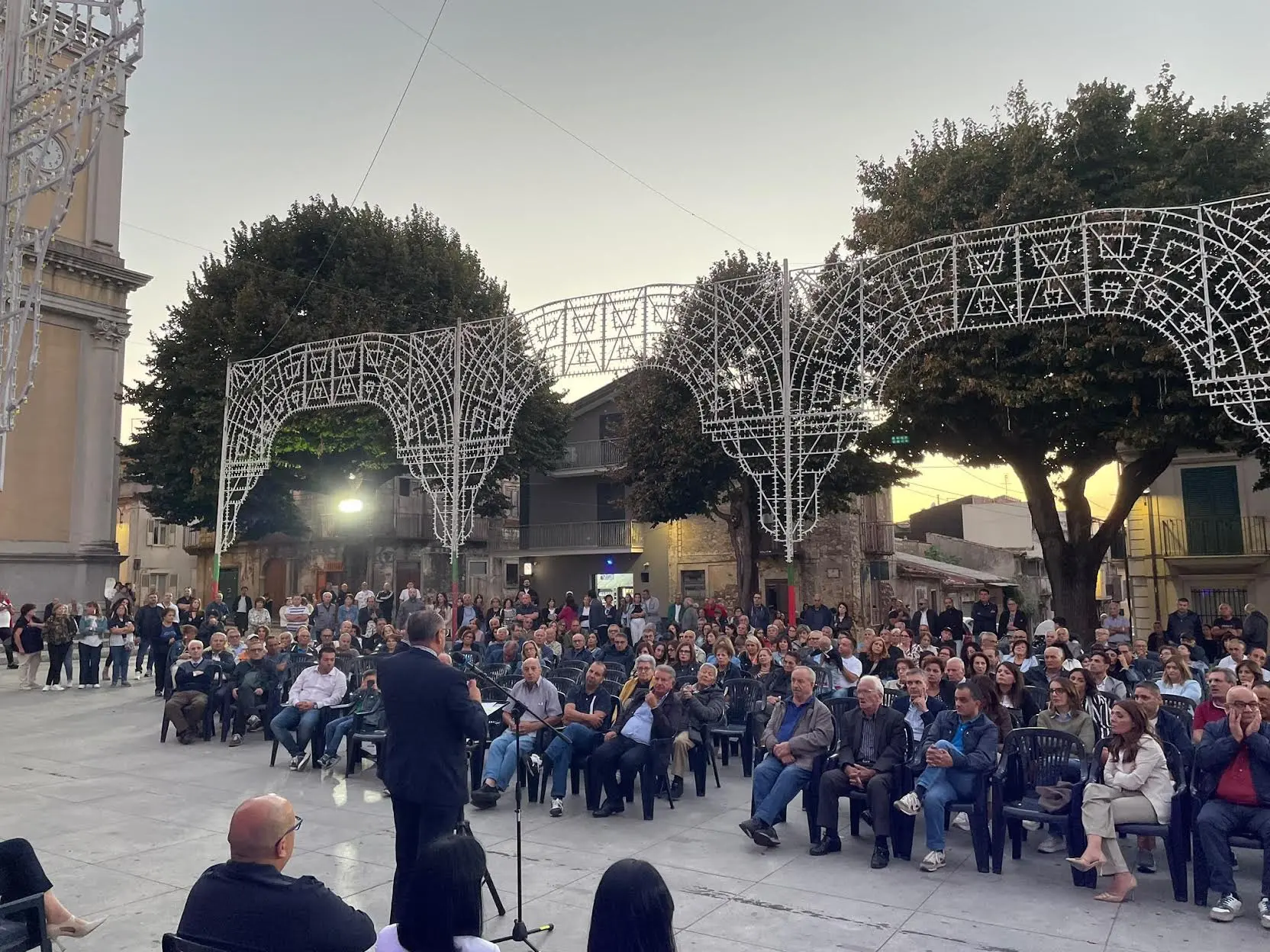 Piazza San Rocco gremita: Cittanova si stringe attorno all’Amministrazione\n