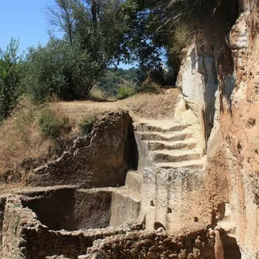 Zungri celebra l'equinozio: alle grotte e nel centro del paese poesia, musica e arte rupestre\n