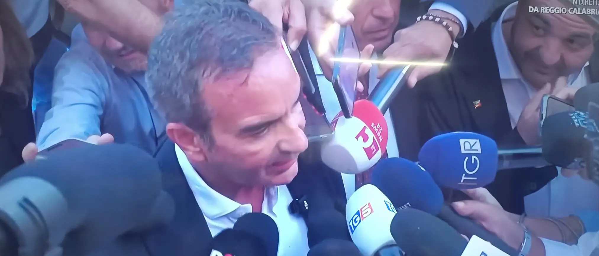 Suppletive a Reggio, vince Roscioli. Occhiuto: «Vannacci voleva la sua Sassonia? A Reggio Calabria ha preso sassate elettorali»\n