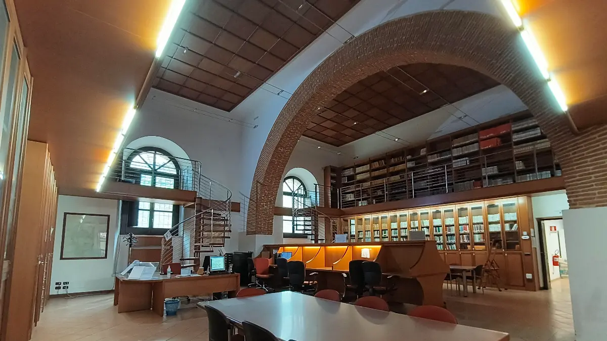 <p>L'Archivio di Stato a Cosenza</p>\\n