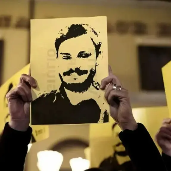 Giulio Regeni, arriva (finalmente) la sentenza: tre agenti egiziani condannati a 10 anni di carcere\n