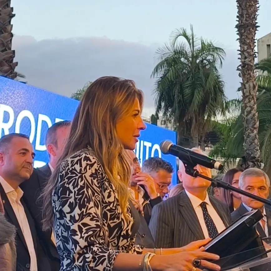 Siracusano e Lotito sul palco della festa di Forza Italia per Roscioli: «Avete dimostrato di essere una comunità solida»\n