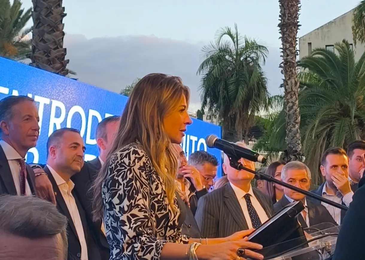 Siracusano e Lotito sul palco della festa di Forza Italia per Roscioli: «Avete dimostrato di essere una comunità solida»\n