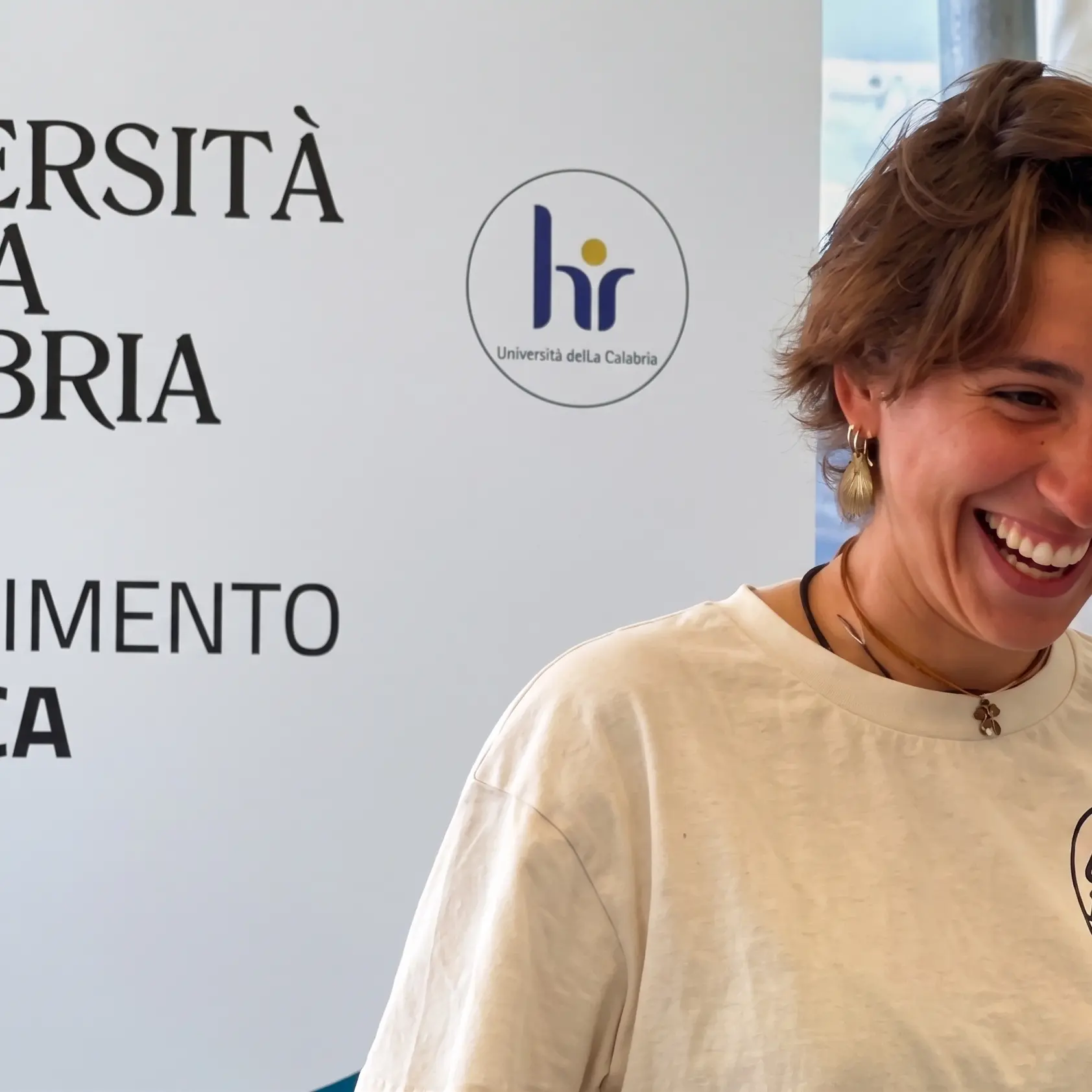 Da Milano a Rende in bici per studiare all’Università della Calabria: «Mi sono innamorata del Dipartimento di Fisica»\n
