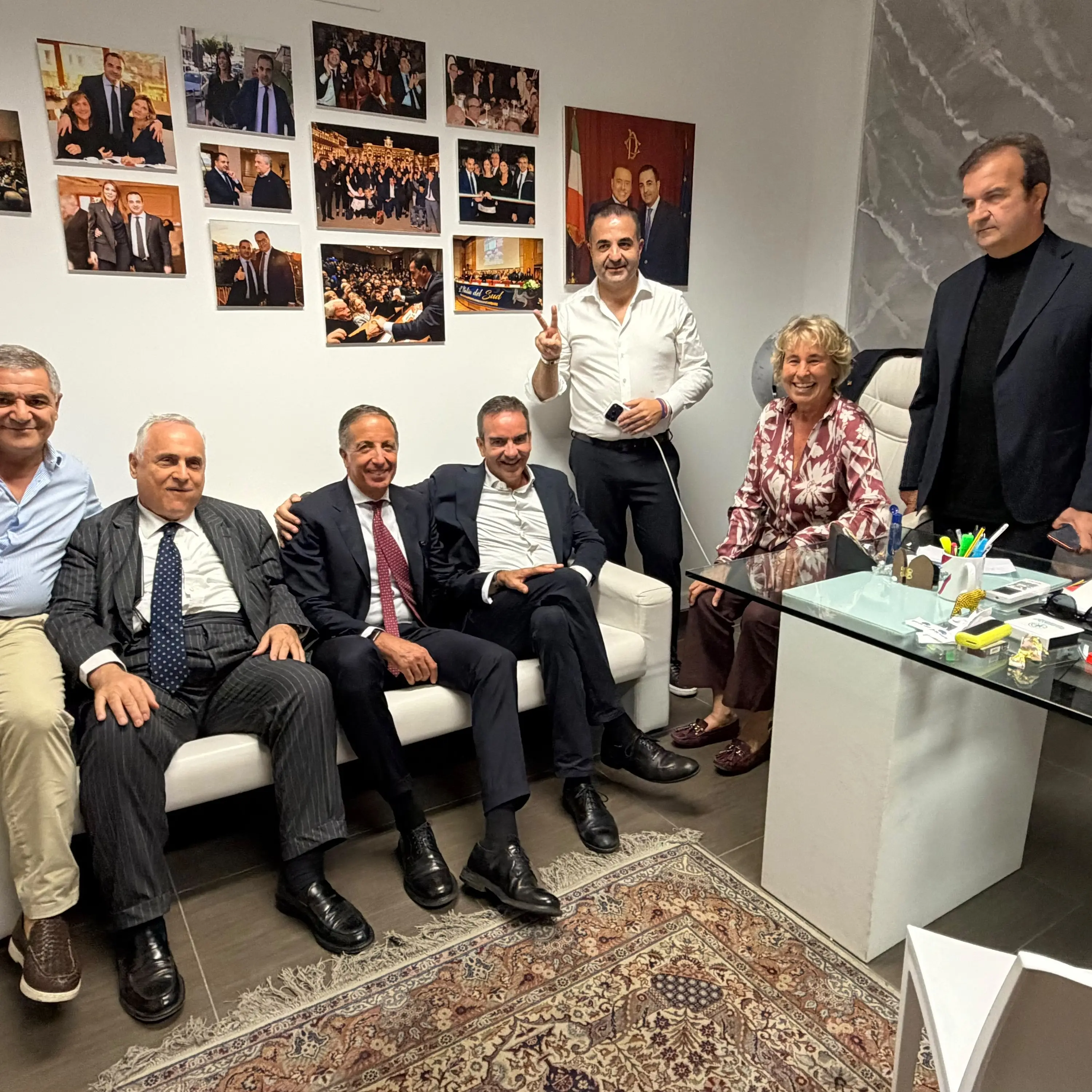 <p>Roscioli vince, Occhiuto e Cannizzaro festeggiano. Stefania Craxi e <span style=\"color:hsl(0, 75%, 60%);\">l’ombra lunga dei Berlusconi </span>sulla notte di Reggio</p>