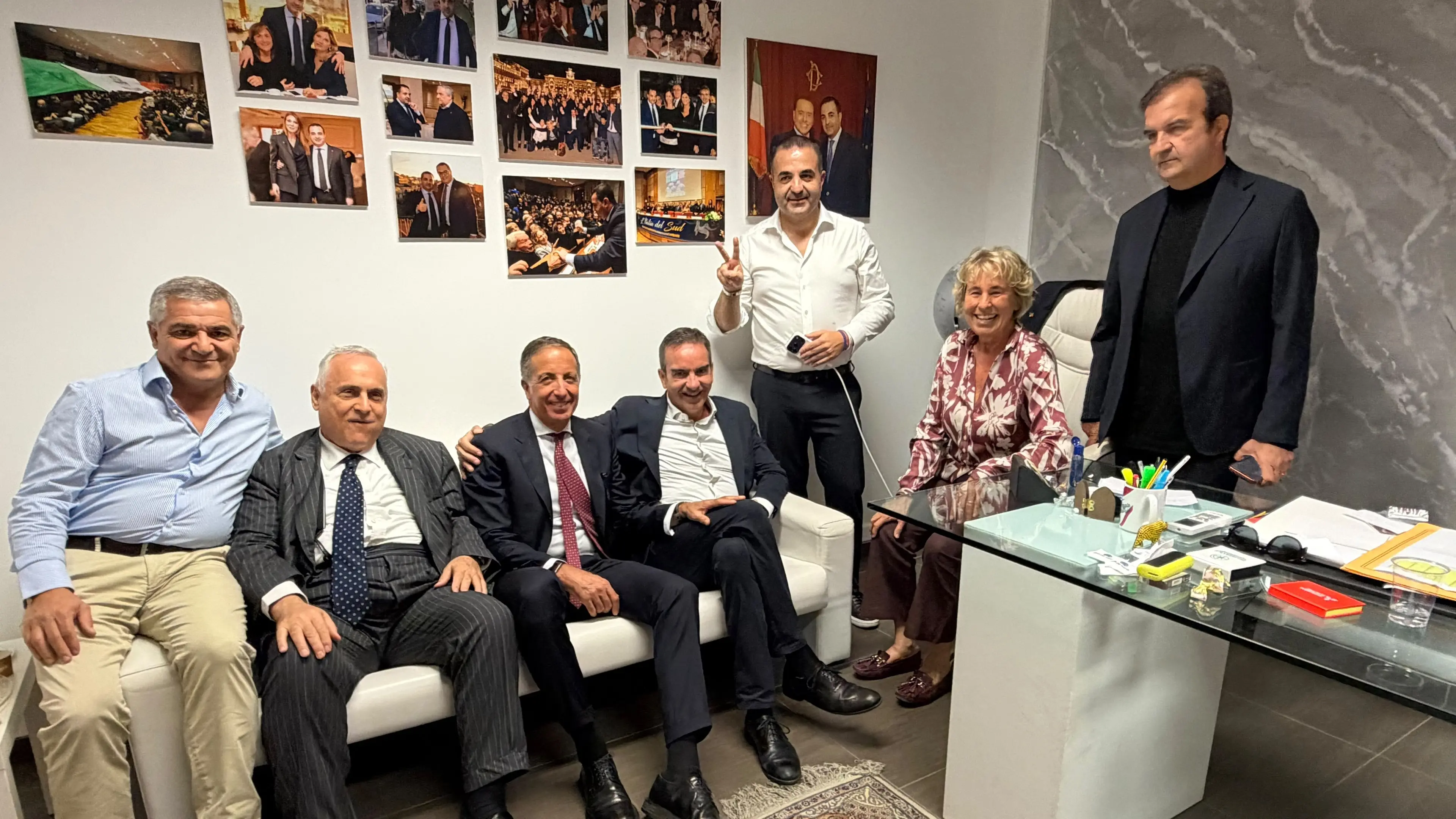 <p>Roscioli vince, Occhiuto e Cannizzaro festeggiano. Stefania Craxi e <span style=\"color:hsl(0, 75%, 60%);\">l’ombra lunga dei Berlusconi </span>sulla notte di Reggio</p>