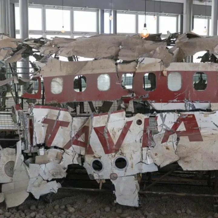 Strage di Ustica, la Francia apre sugli atti segreti: la Procura di Roma ferma l'archiviazione\n