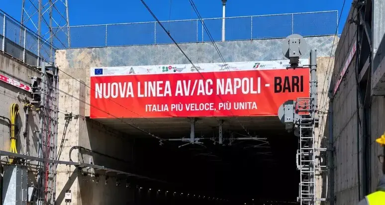 Mazzette nascoste nei panettoni e calcestruzzo scadente: bufera sui lavori della Napoli-Bari\n