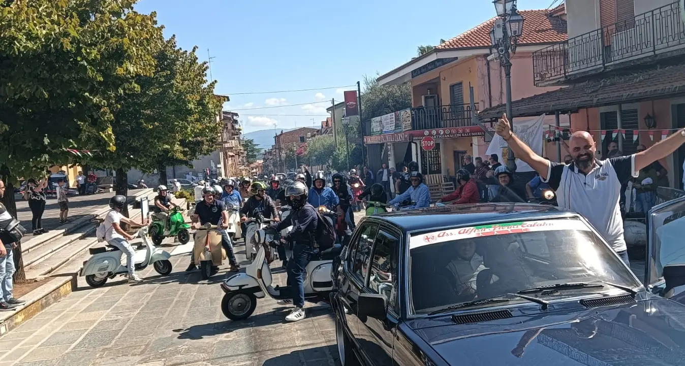 San Calogero in Vespa: centinaia di esemplari per celebrare gli 80 anni del mito italiano