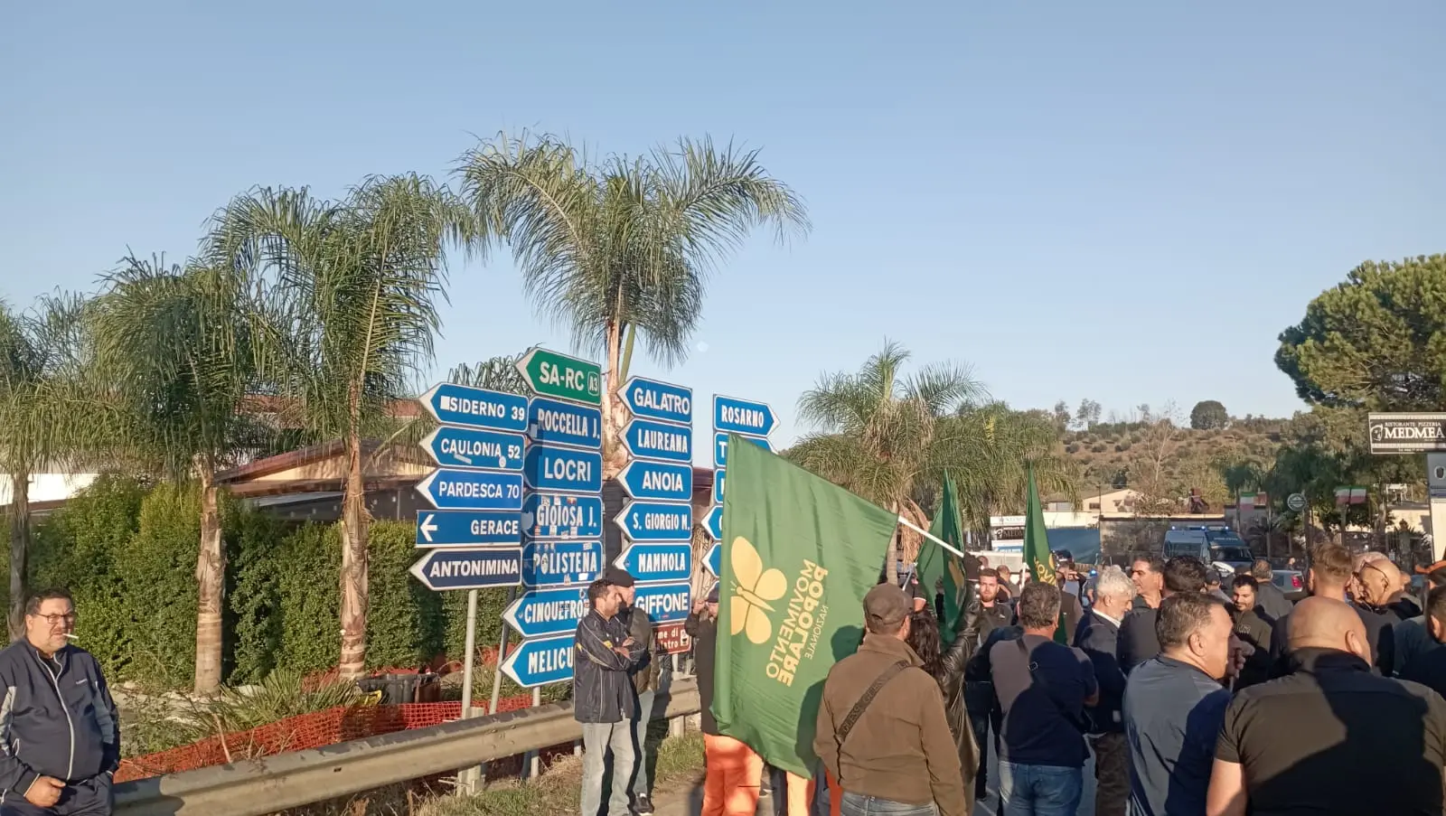 Rosarno, agricoltori, allevatori e pescatori continuano il presidio: «Nessuno ce la fa più ad andare avanti»\n