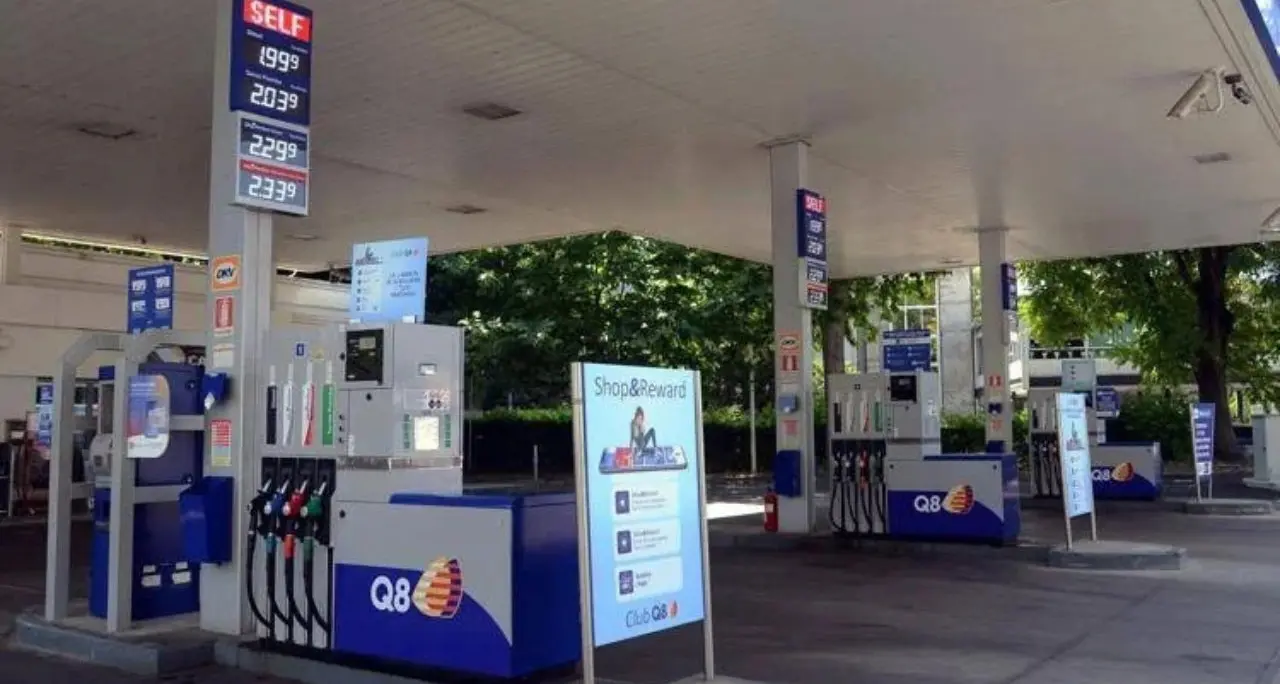 Caro carburanti, anche Q8 mette un tetto ai prezzi di benzina e diesel\n