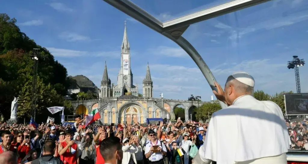 Papa Leone XIV scuote la Chiesa sugli abusi: «Piaga dolorosa, avanti con verità e giustizia. Massima vigilanza sui minori»\n