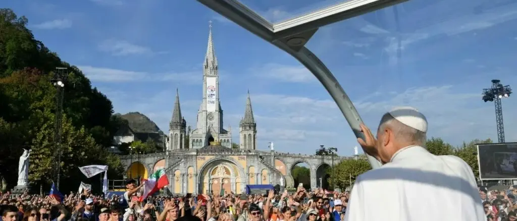 Papa Leone XIV scuote la Chiesa sugli abusi: «Piaga dolorosa, avanti con verità e giustizia. Massima vigilanza sui minori»\n