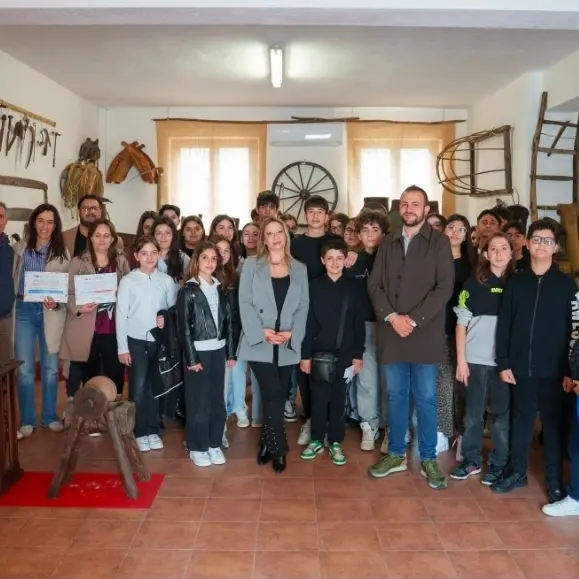 Santa Sofia d’Epiro, “Trame di Luce” chiude il suo percorso: arte, memoria e giovani custodi del borgo\n