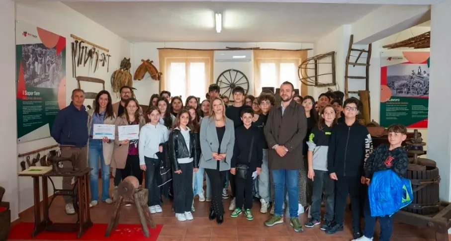 Santa Sofia d’Epiro, “Trame di Luce” chiude il suo percorso: arte, memoria e giovani custodi del borgo\n