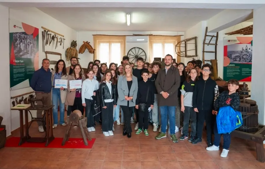 Santa Sofia d’Epiro, “Trame di Luce” chiude il suo percorso: arte, memoria e giovani custodi del borgo\n