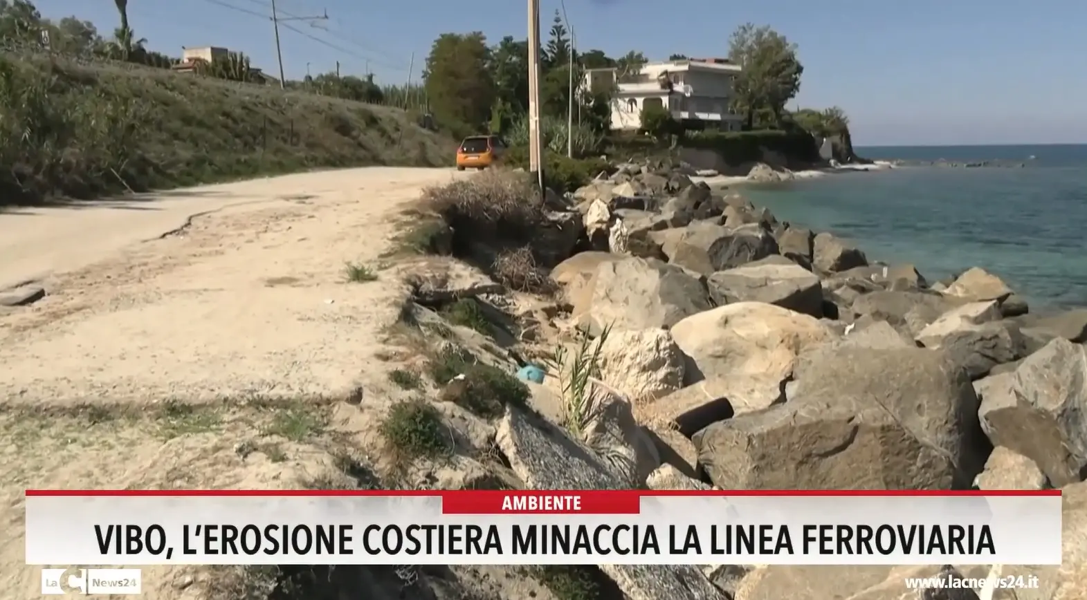 Vibo, l'erosione costiera minaccia la linea ferroviaria
