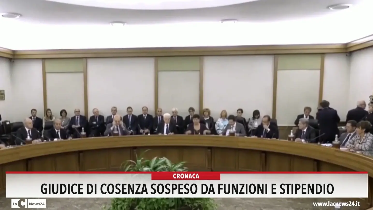 Giudice di Cosenza sospeso da funzioni e stipendio