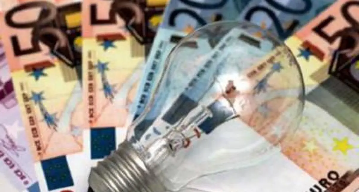 Dopo i carburanti Eni taglia anche le bollette:\u00A0sconto del 30% su luce e gas per le famiglie\n