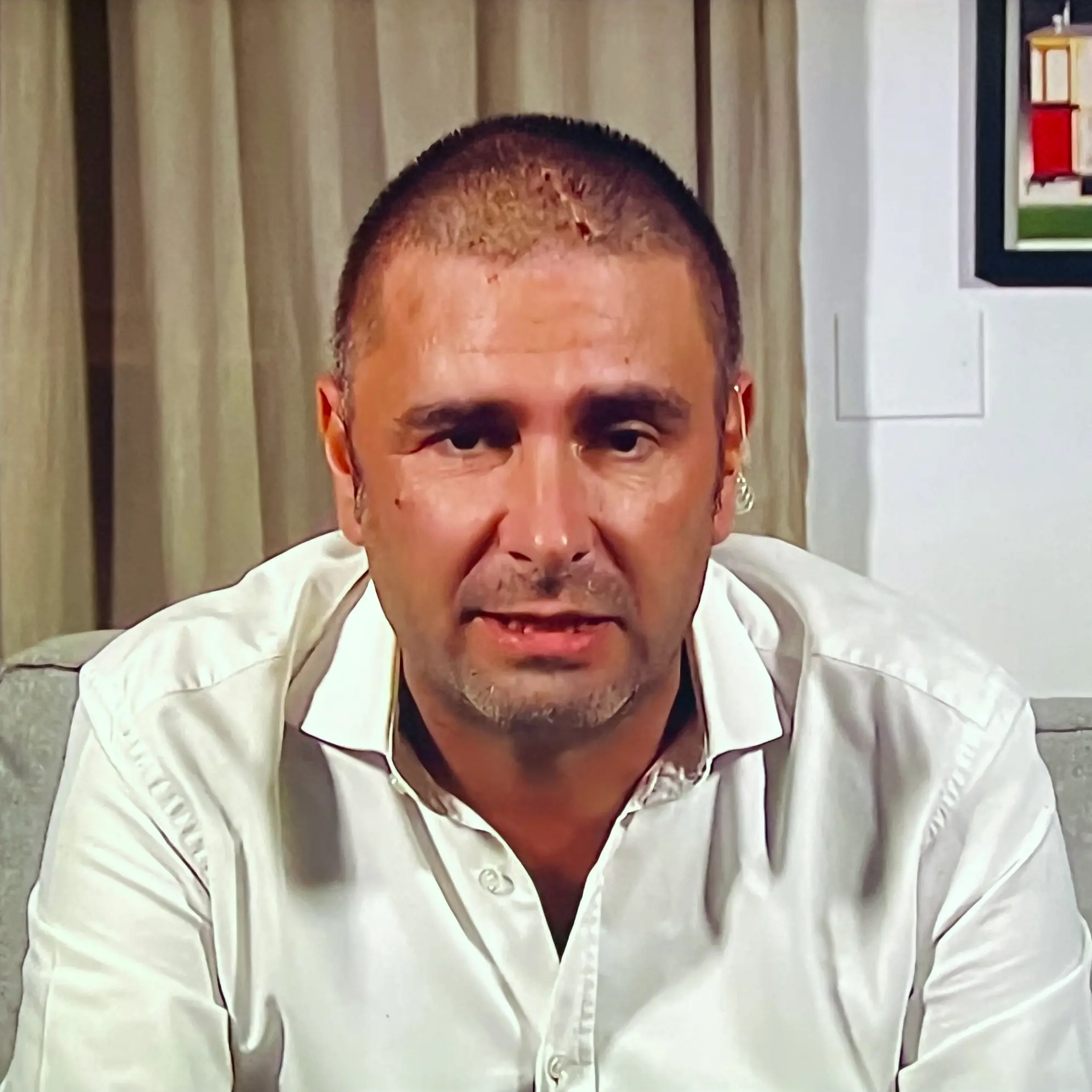Di Battista: «Ho un tumore, ora devo curarmi». Poi boccia il campo largo: «Il Pd sull’Ucraina ha la stessa posizione di Meloni»\n